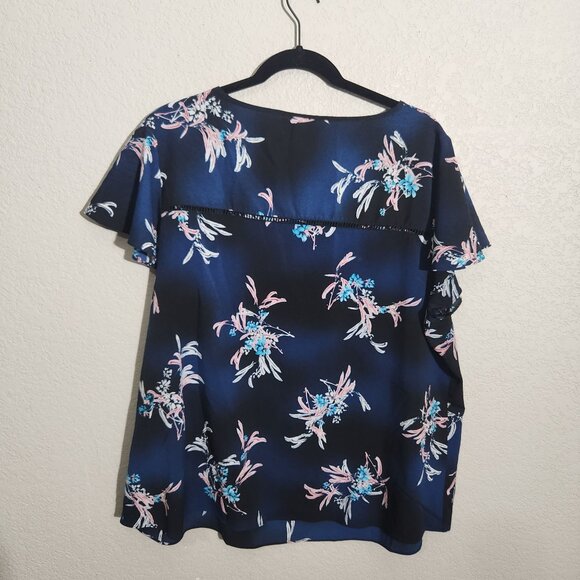 Lane Bryant Womens Navy Floral Short Sleeve Blouse Size 18 Polyester Lightweight - Picture 4 of 16